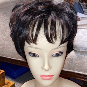 Honey BeeF1B/30 wig nwot